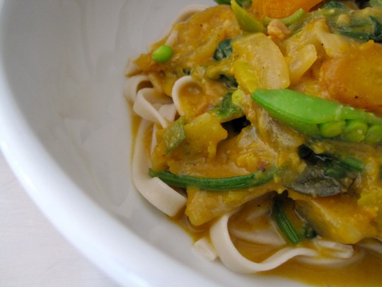 Peanut vegetable curry with brown rice noodles