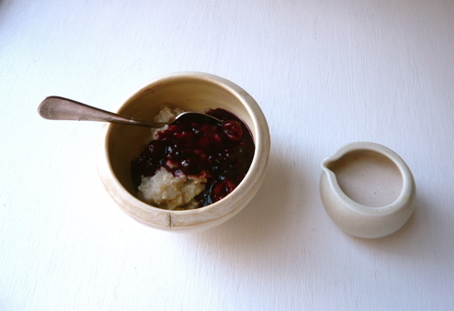 Quinoa oat porridge with warm almond milk and berries