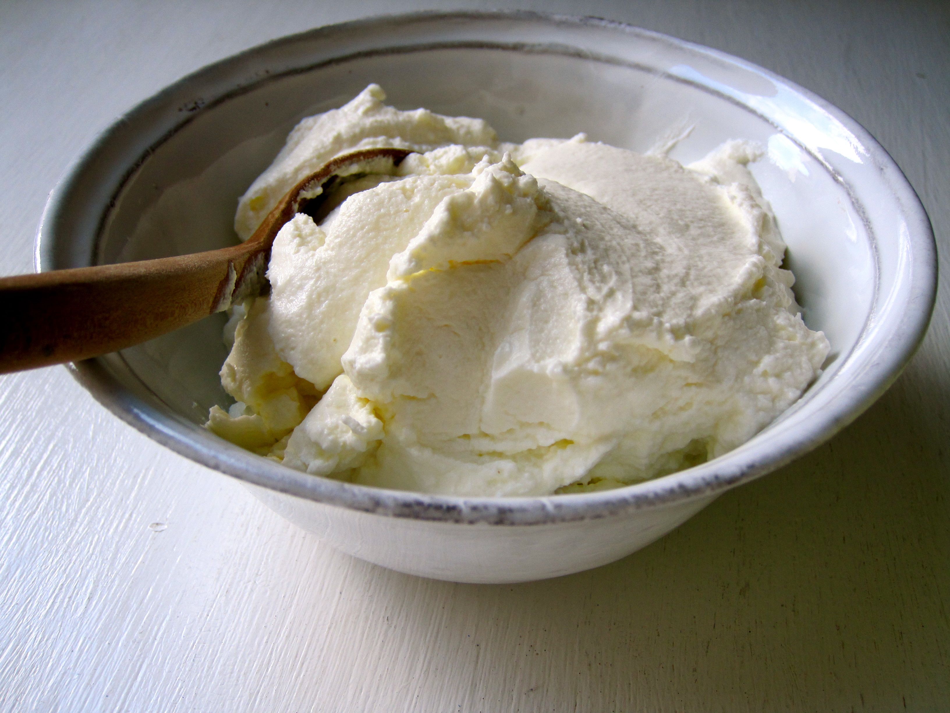 Сыр плавл pinar labne 400гр. Лабне. Йогуртовый лабне. Лабне. Лабне турецкий.